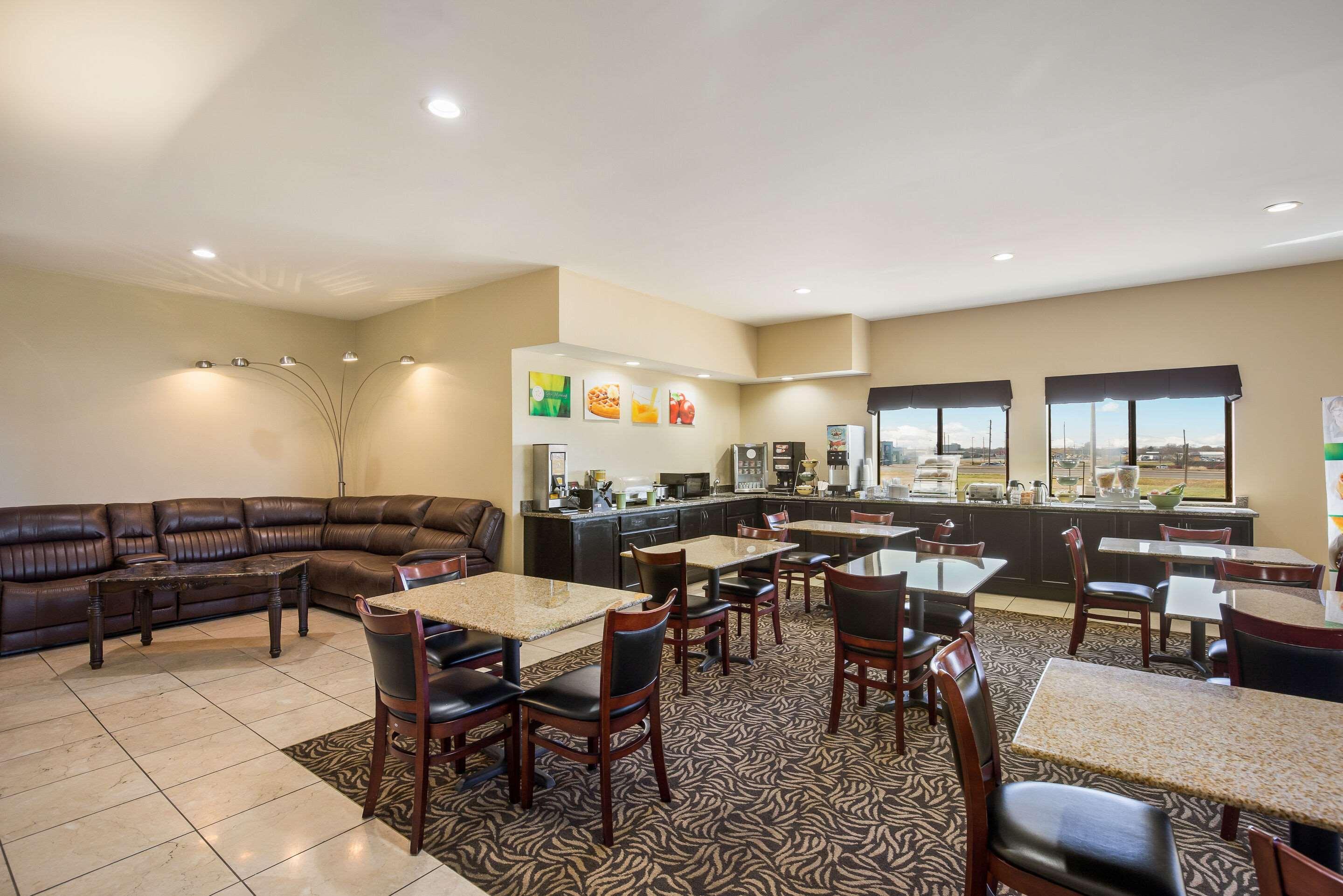 Quality Inn & Suites Caseyville - St Louis Exterior foto
